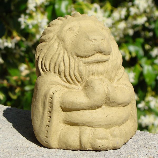 Meditating Lion (Small)