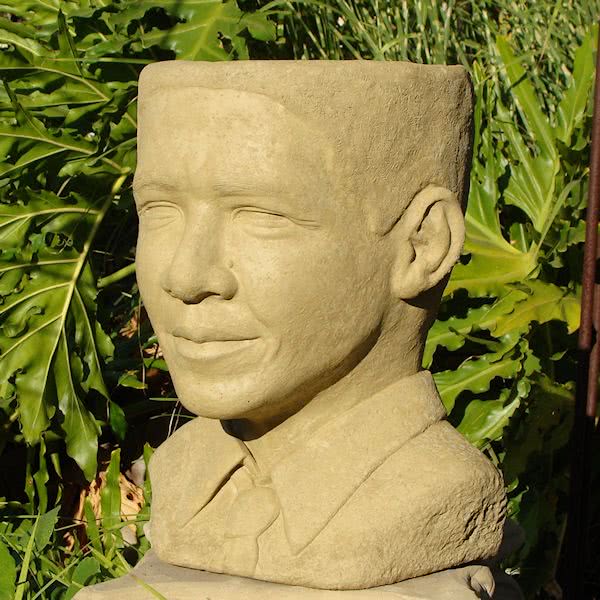 
                
                    Load image into Gallery viewer, Obama Head Planter
                
            