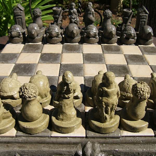 
                
                    Load image into Gallery viewer, Gardeners Chess Set
                
            